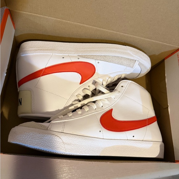 NIKE BLAZER MID '77 
CASUAL SHOES Size 10 - Picture 1 of 9